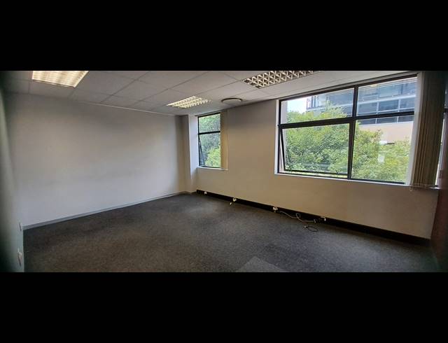 335M² OFFICE TO LET IN SANDHURST